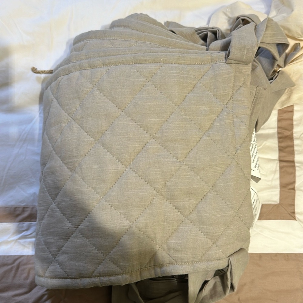 RH baby and child Washed Linen-Cottonn Diamond crib bumper